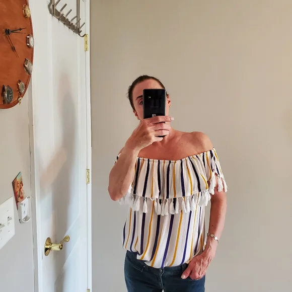 KORI, top, off shoulder - Picture 9 of 11